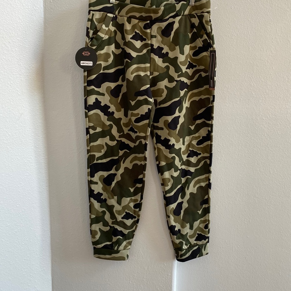 One 5 One women’s Camo Jogger Size XL‎ NEW